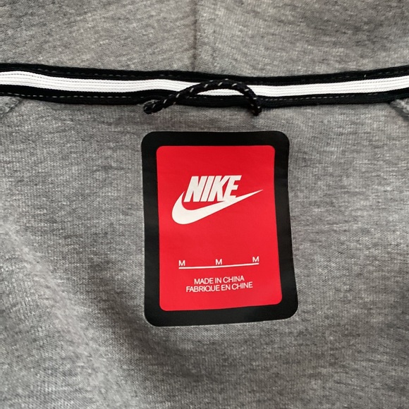 🥰NIKE TECH grey side zipper w/ hood. Size M - Picture 6 of 9